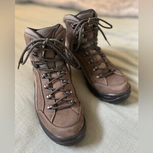 lowa renegade hiking boots